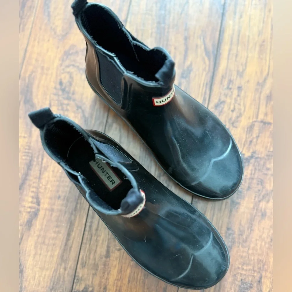 Unisex Kids Hunter Glossy Black Chelsea Short Rain Rubber Boots | 5F/4M